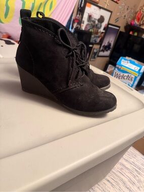 SO Black Suede-Look Wedge Ankle Boots with Lace-Up Front